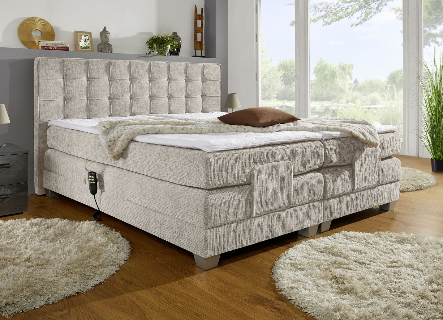 Elektrisch verstellbares Boxspringbett mit Topper