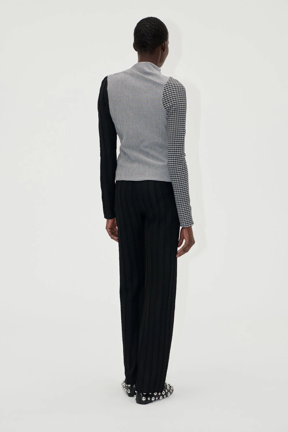Stine Goya  Asymmetric langærmet top - sort/hvid