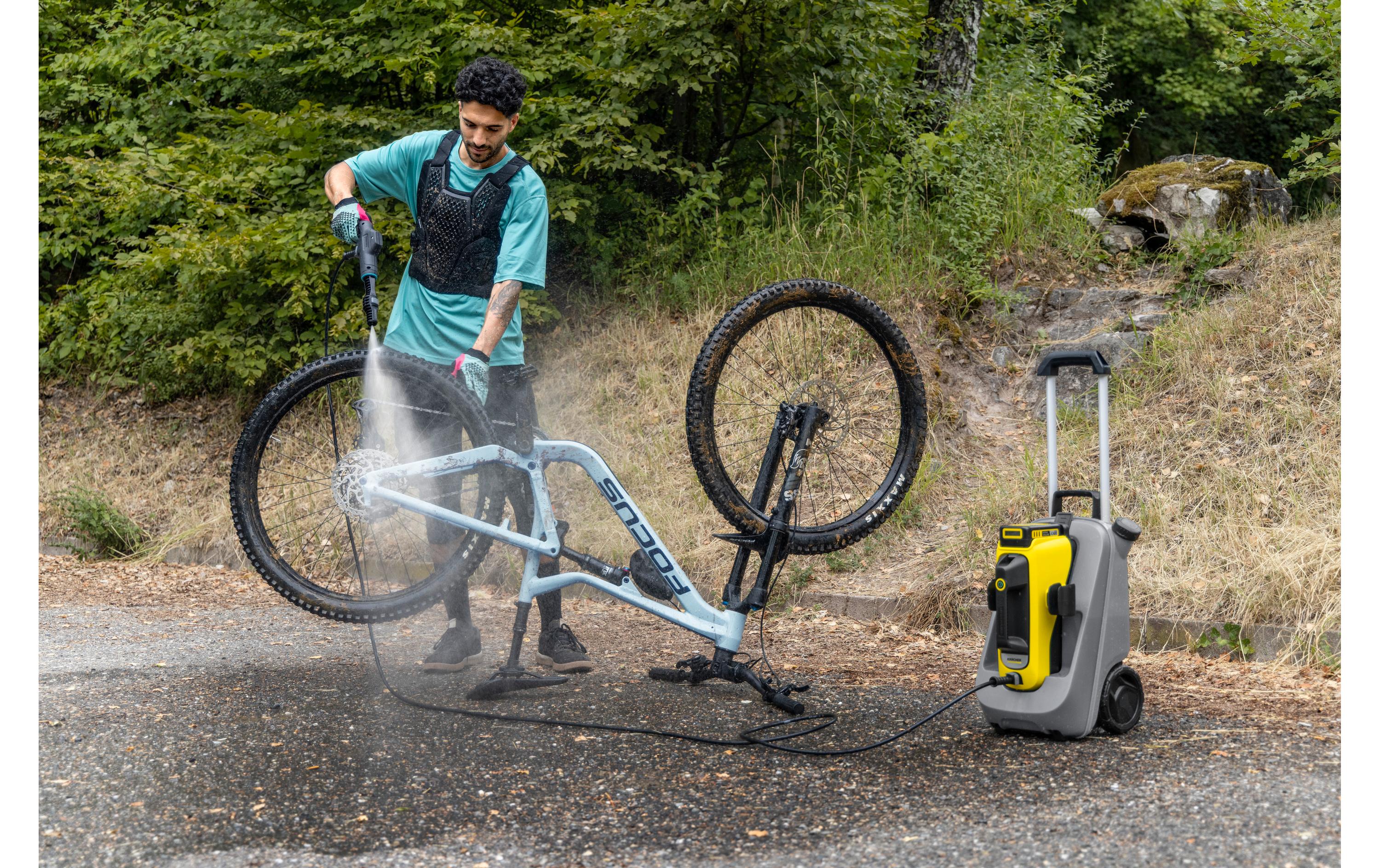 Mobile Outdoor Cleaner OC 6-18 Premium Solo<br>Akku-Mitteldruckreiniger, ideal für die schnelle Zwischenreinigung ohne Strom- oder Wasseranschluss