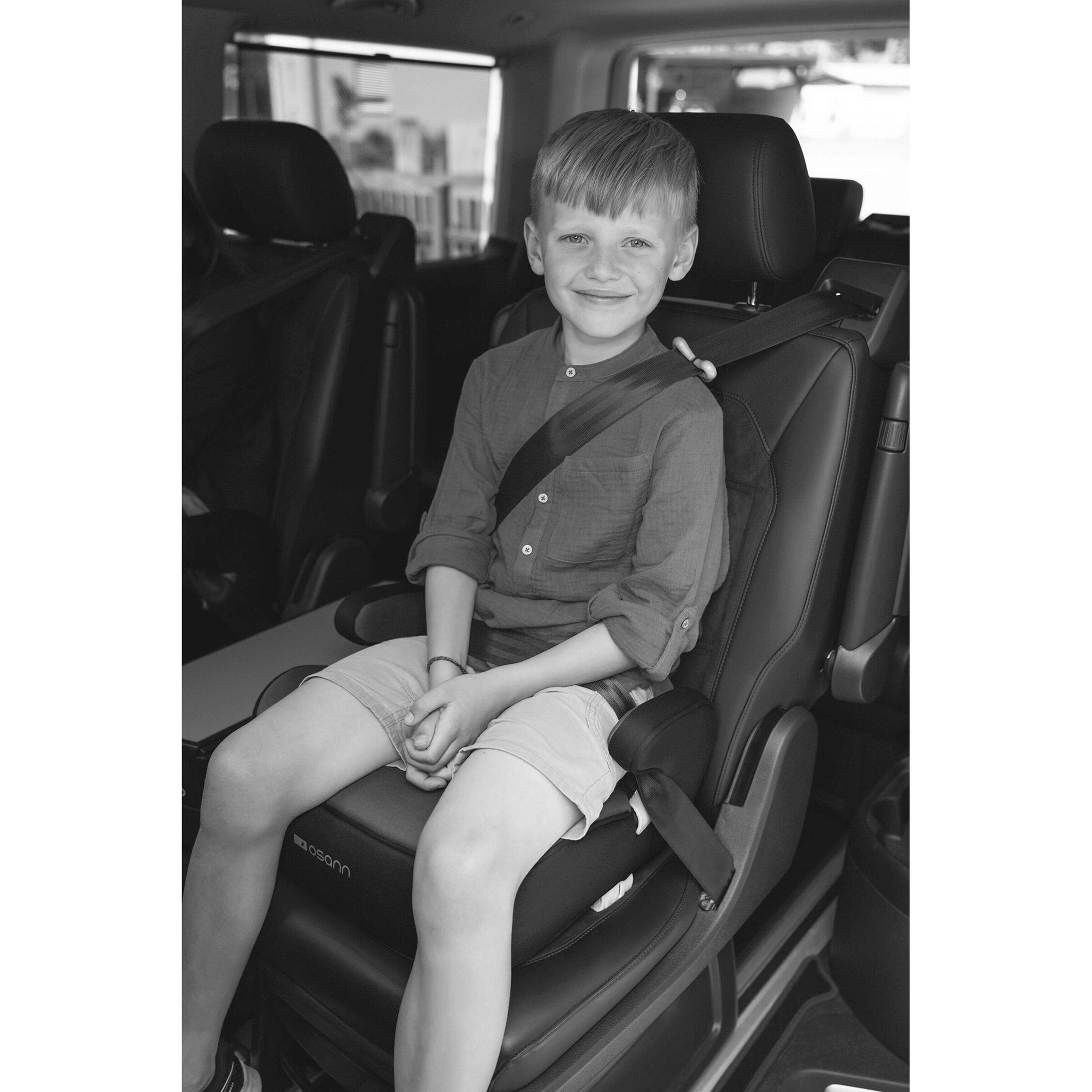 Osann Sitzerhöhung Junior Isofix i-Size mit Gurtfix nero