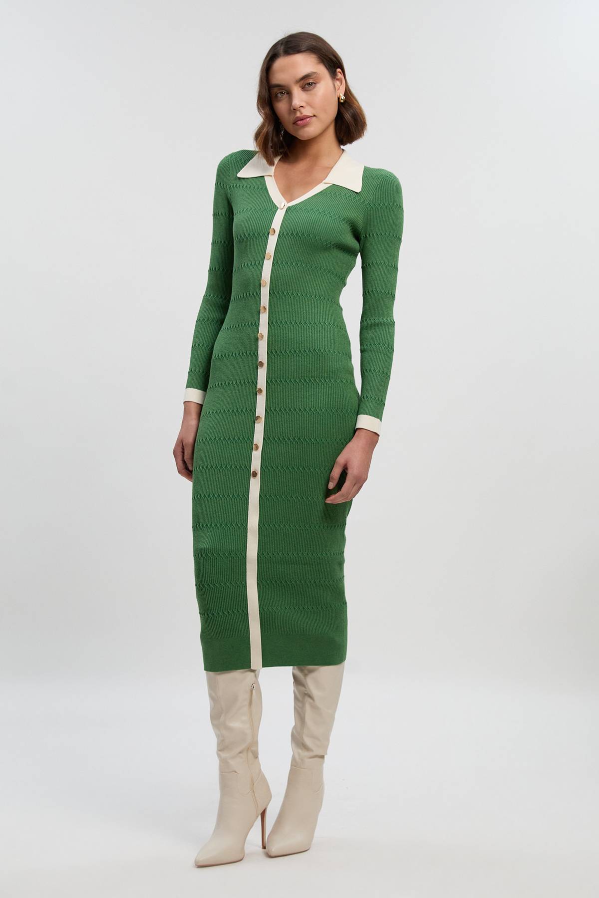 KarenMillen Robe Midi Tricotée en Viscose avec Détails Côtelés et Boutons Couleur Contrastante