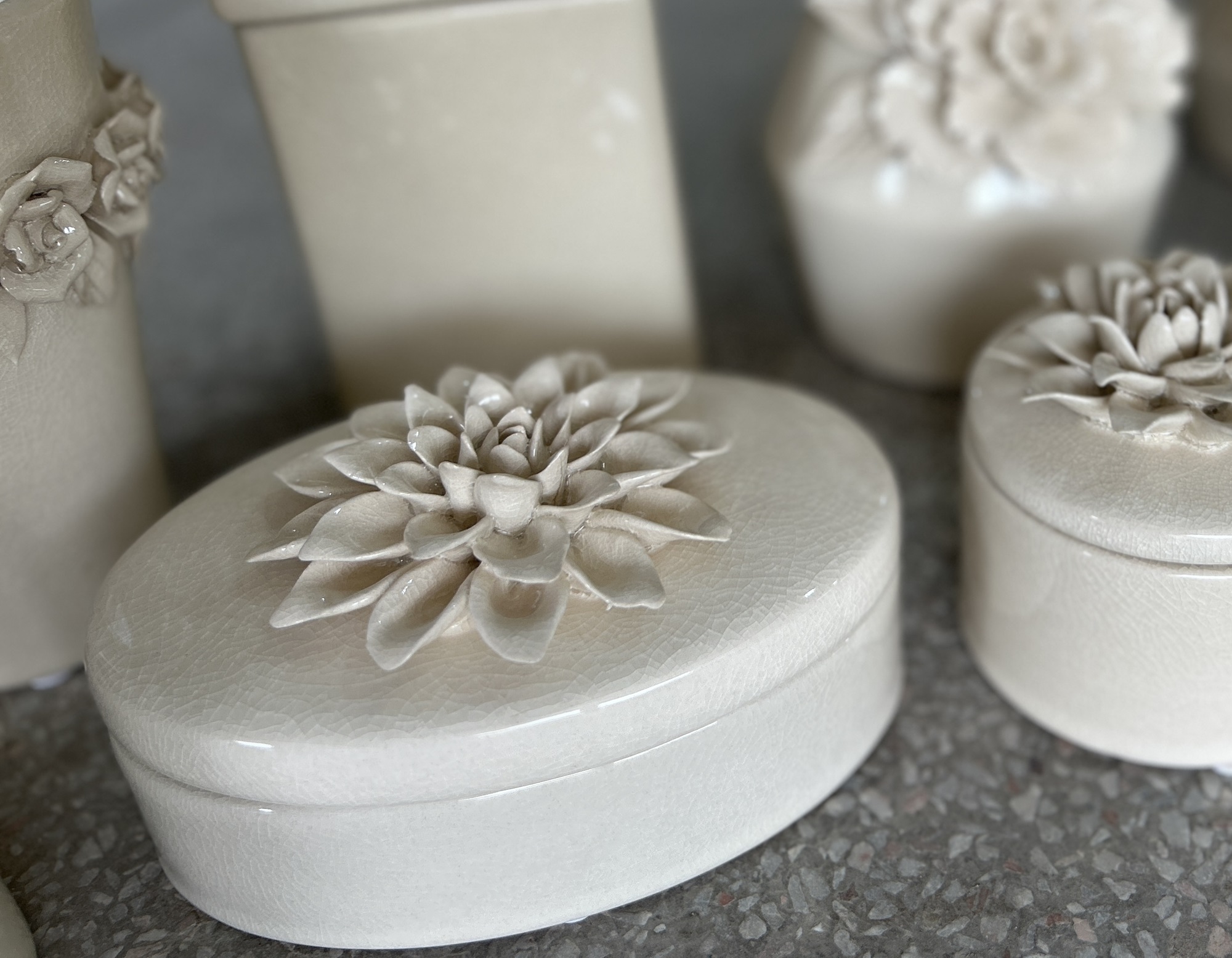 Deckelbehälter 'Amelie', creme, B 17 cm, L 12 cm, H 8,5 cm von fischer's lagerhaus