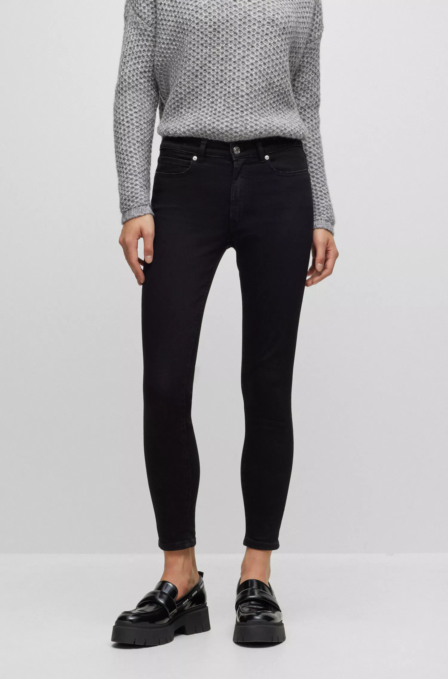 Calça jeans HUGO vermelha, extra slim fit, em denim preto com elasticidade confortável.