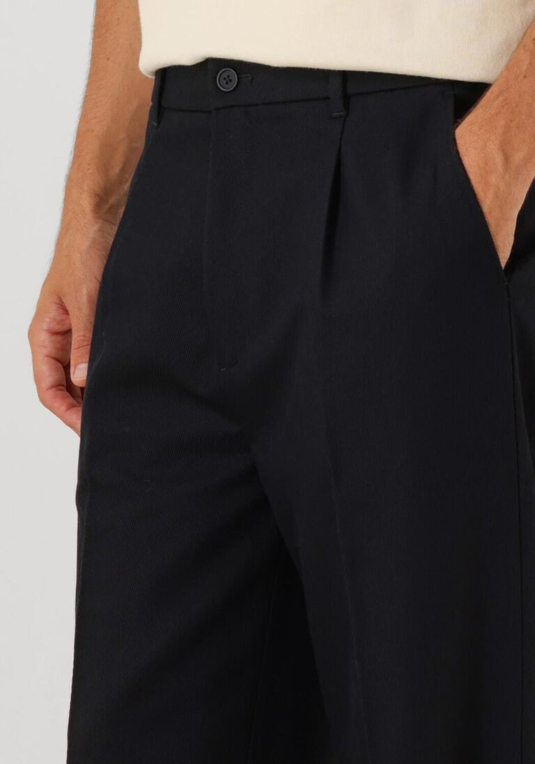 zwarte olaf hussein broeken regular twill pleated chino's