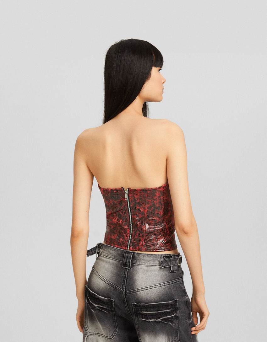 Top bandeau com efeito de couro