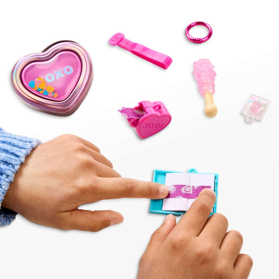 Real Littles Mini dåser med charms af skoleredskaber - Clip on Playset