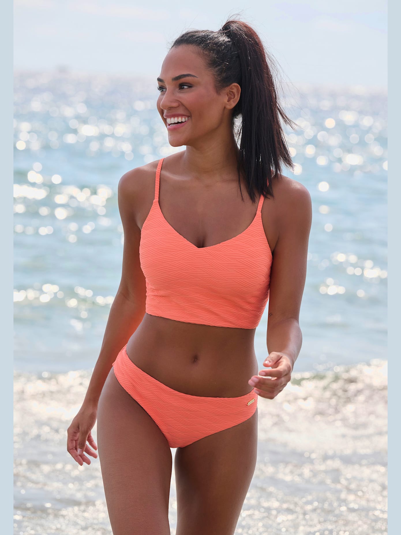 Haut de maillot de bain court matière structurée aux couleurs tendances