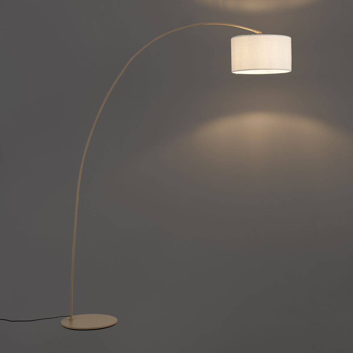 Moderne booglamp beige met teddy kap - Vinossa
