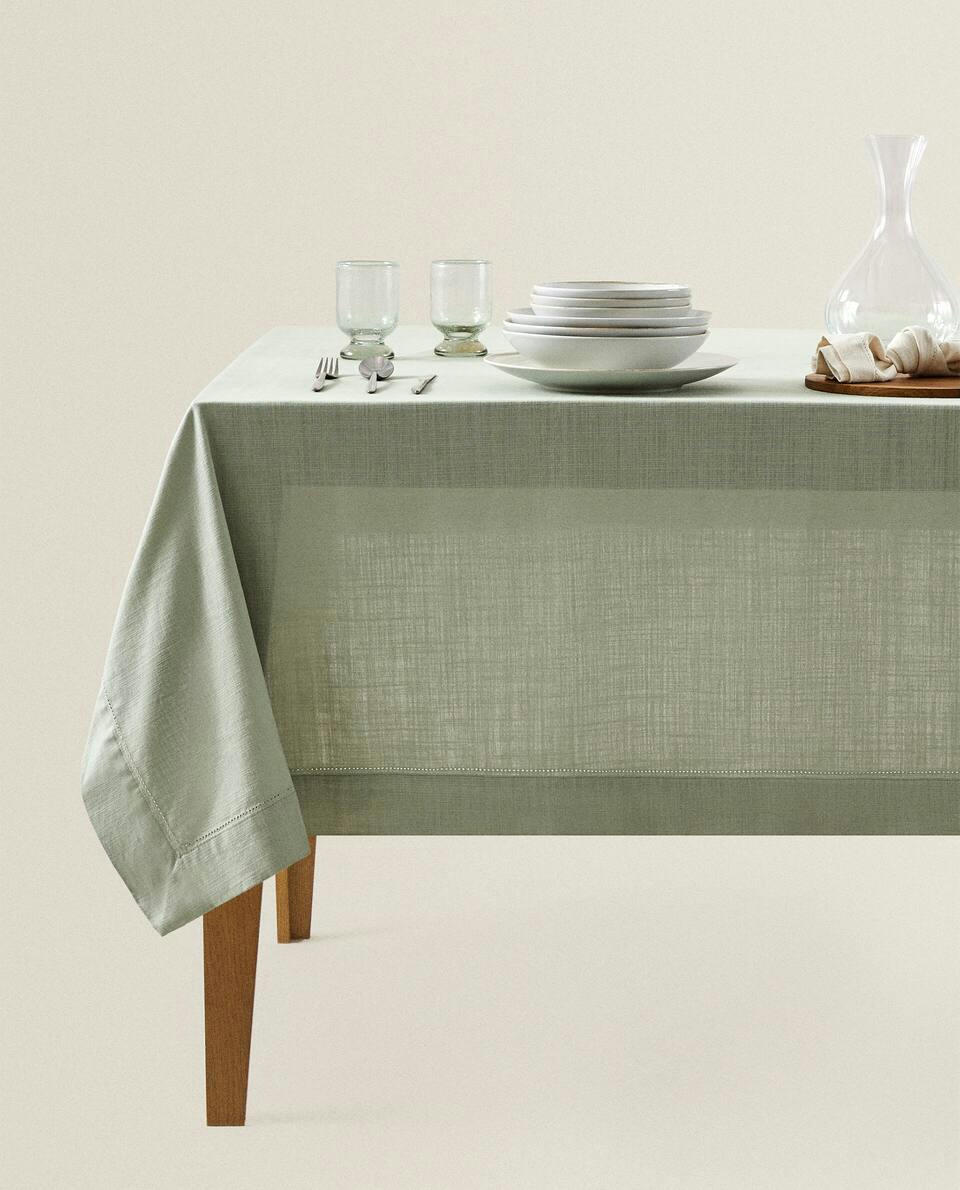 TOALHA DE MESA COM BUNDAS