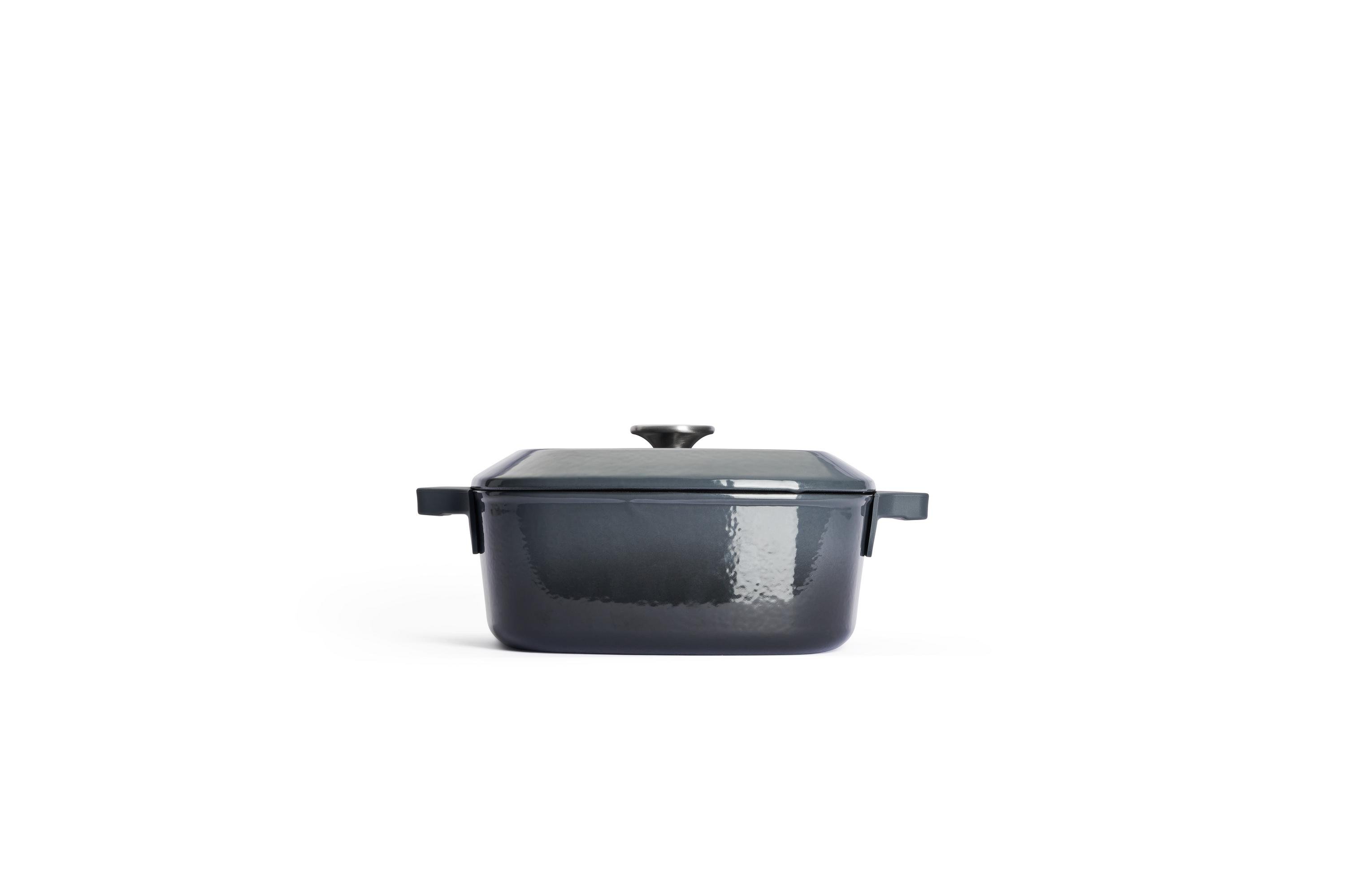 Iron Guss-Kasserolle, 24 x 24 cm, und 2 Guss-Mini-Kasserollen - Farbe: Carbon Grey von WOLL