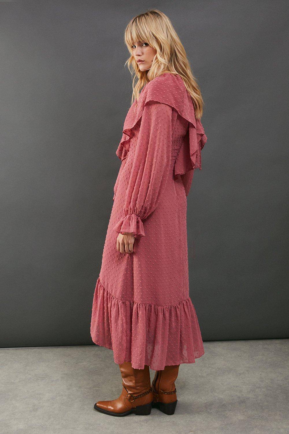 Warehouse Robe Midi en Mousseline Dobby à Volants et Ourlet Asymétrique