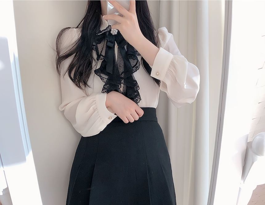 RONIN - Blouse met pofmouwen, kanten rand en strik