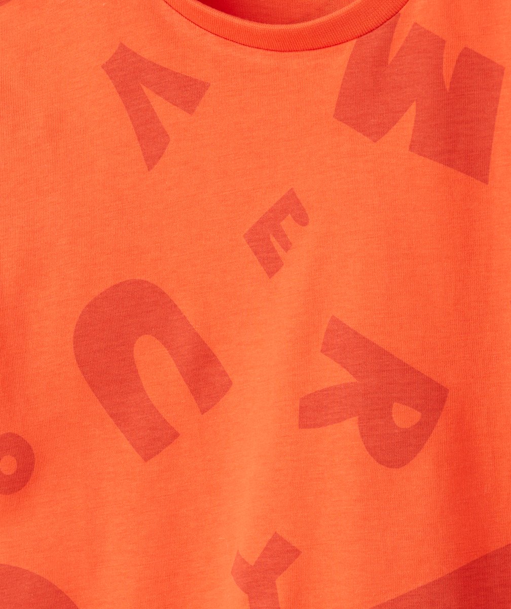 T-SHIRT GARÇON EN COTON BIO ROUGE ET FORMES GÉOMÉTRIQUES