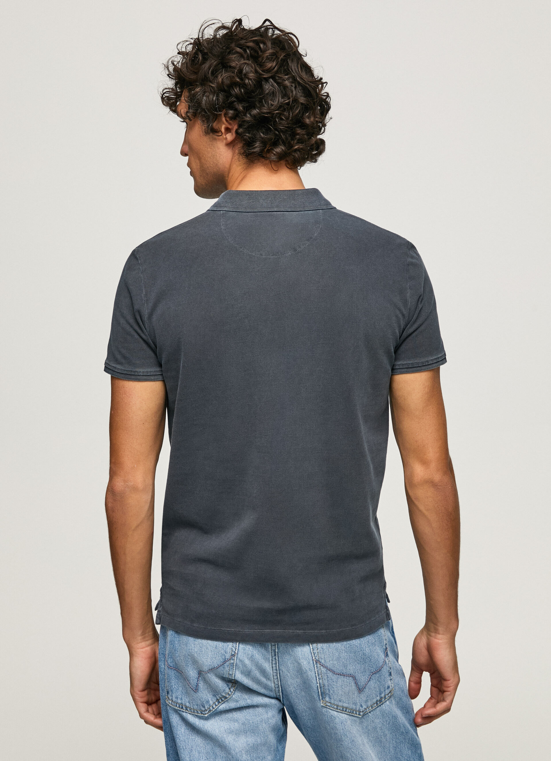 Camisa polo piqué com logotipo bordado - azul dulwich