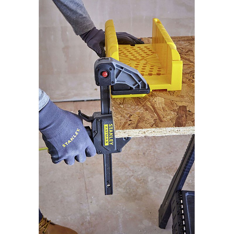 Boîte à coupe plastique avec cales excentriques Stanley + Scie à dos