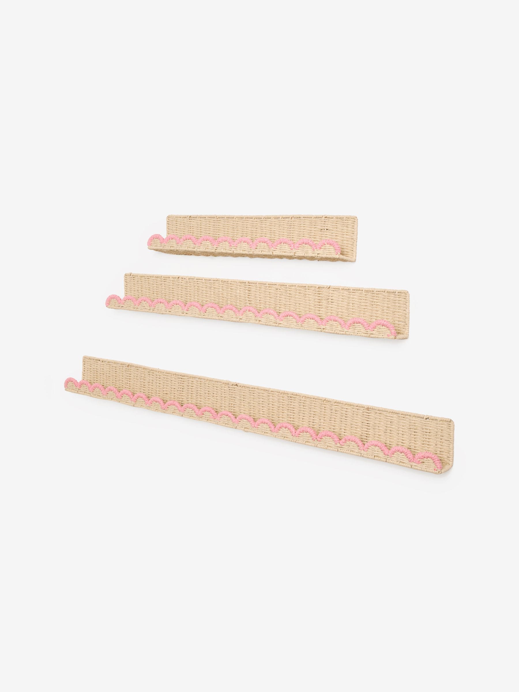 Woven Scallop Picture Shelf