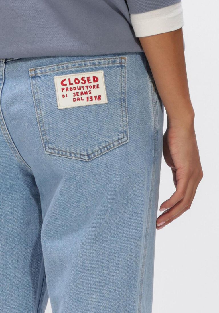 blauwe closed mom jeans pedal pusher