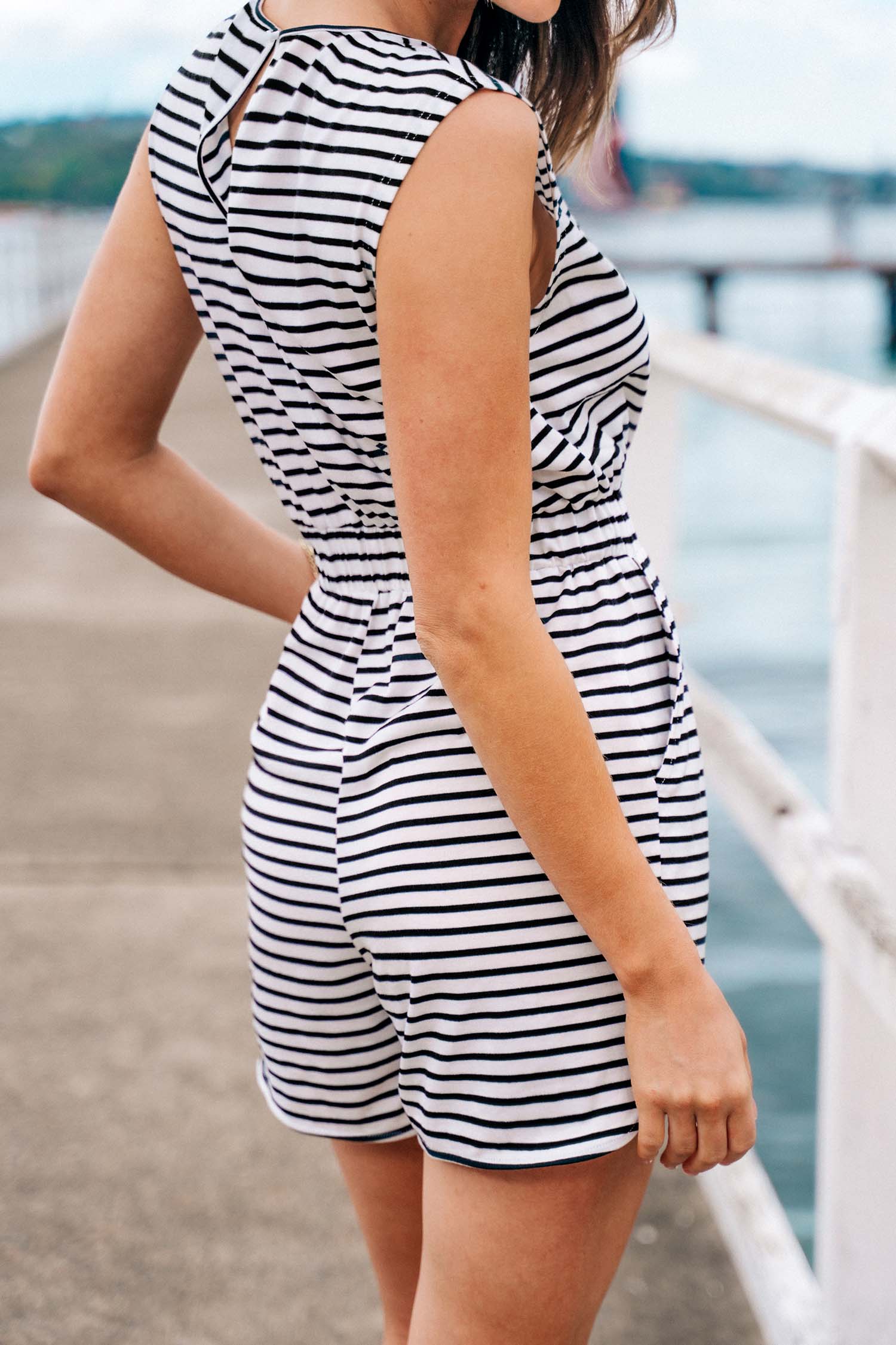 Combishort à rayures avec taille à smocks