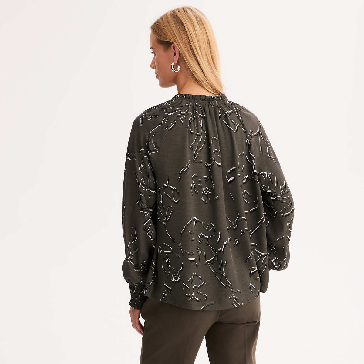 ANNE WEYBURN<br>Blusa com decote em V, estampa floral, mangas compridas