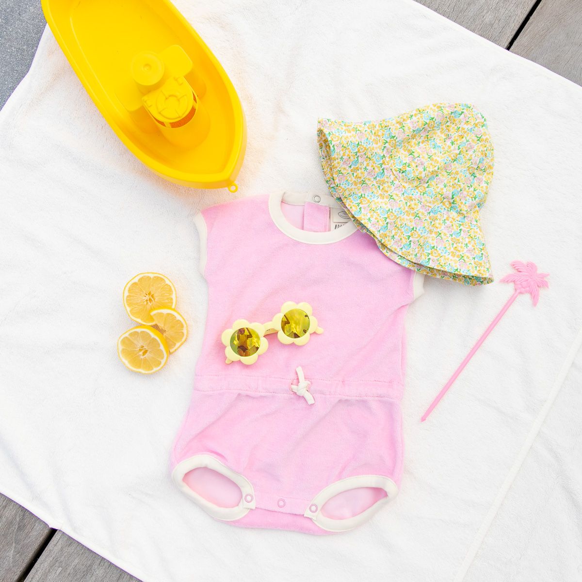 Bateau en plastique jaune Le petit Souk