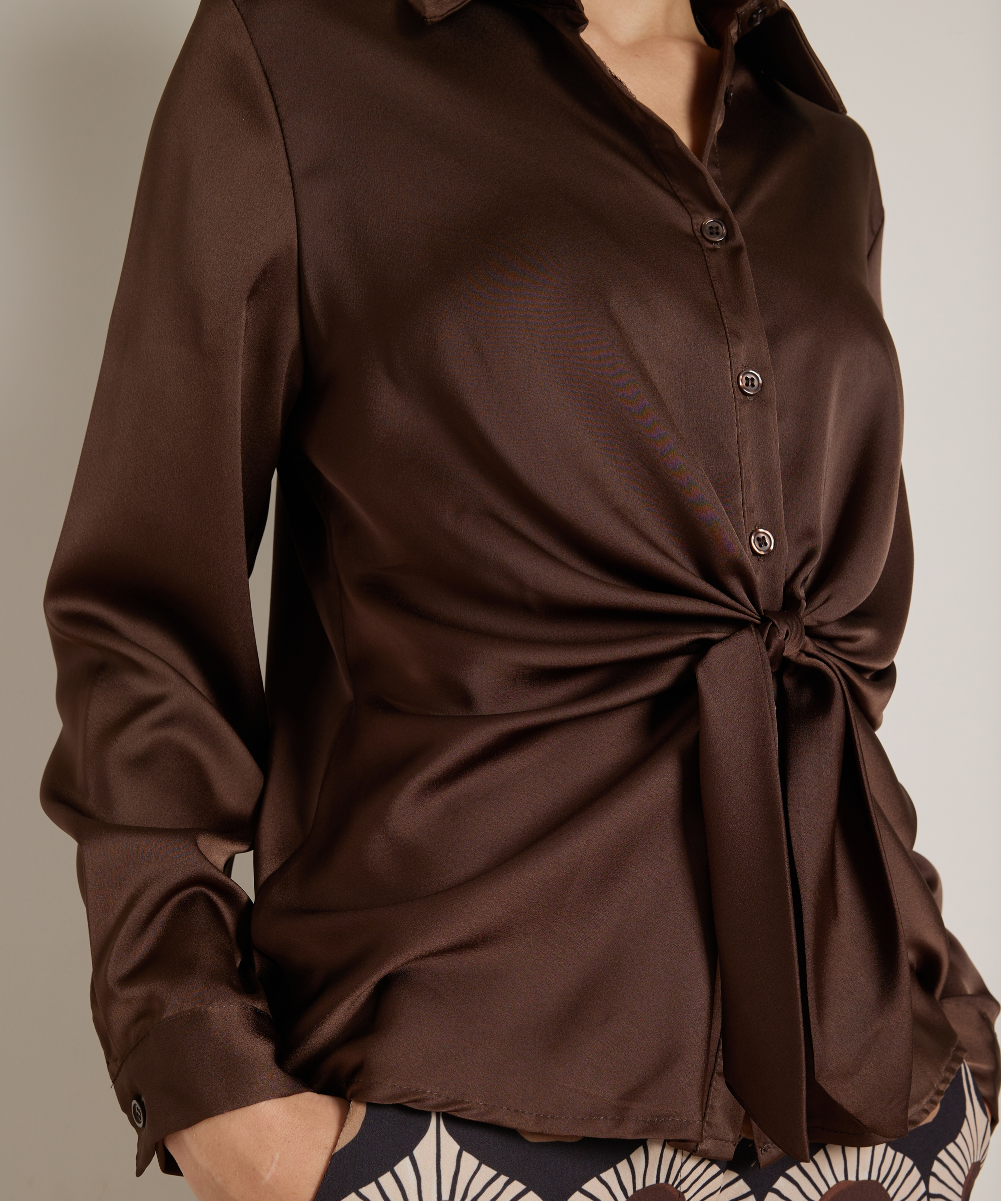 blouse met knoopdetail