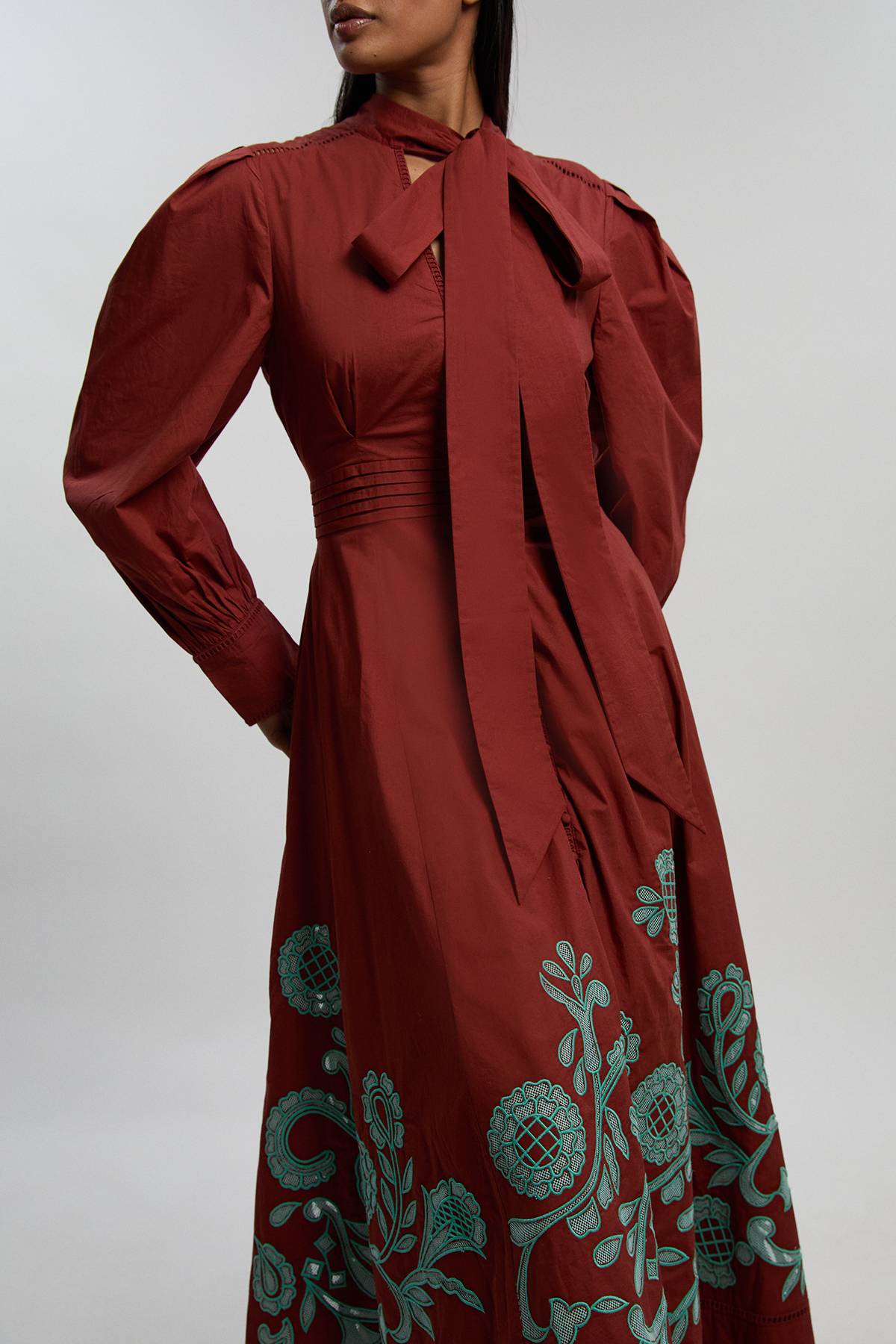 KarenMillen Robe Maxi En Coton Avec Broderie Ajourée Bordure Et Dentelle Échelle