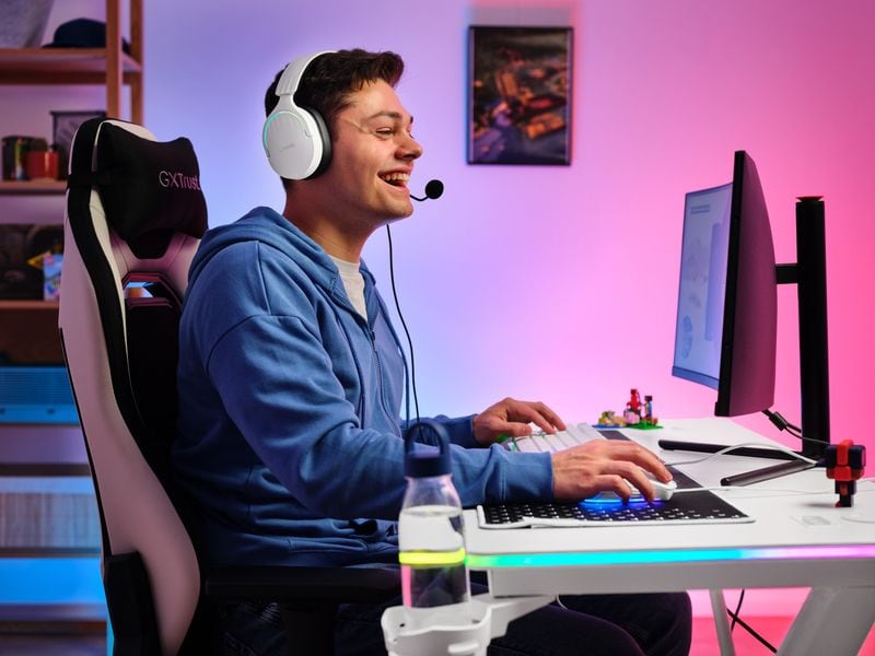Trust Gaming Tisch GXT 709W Luminus RGB Weiss Gaming-Tisch mit RGB-Beleuchtung