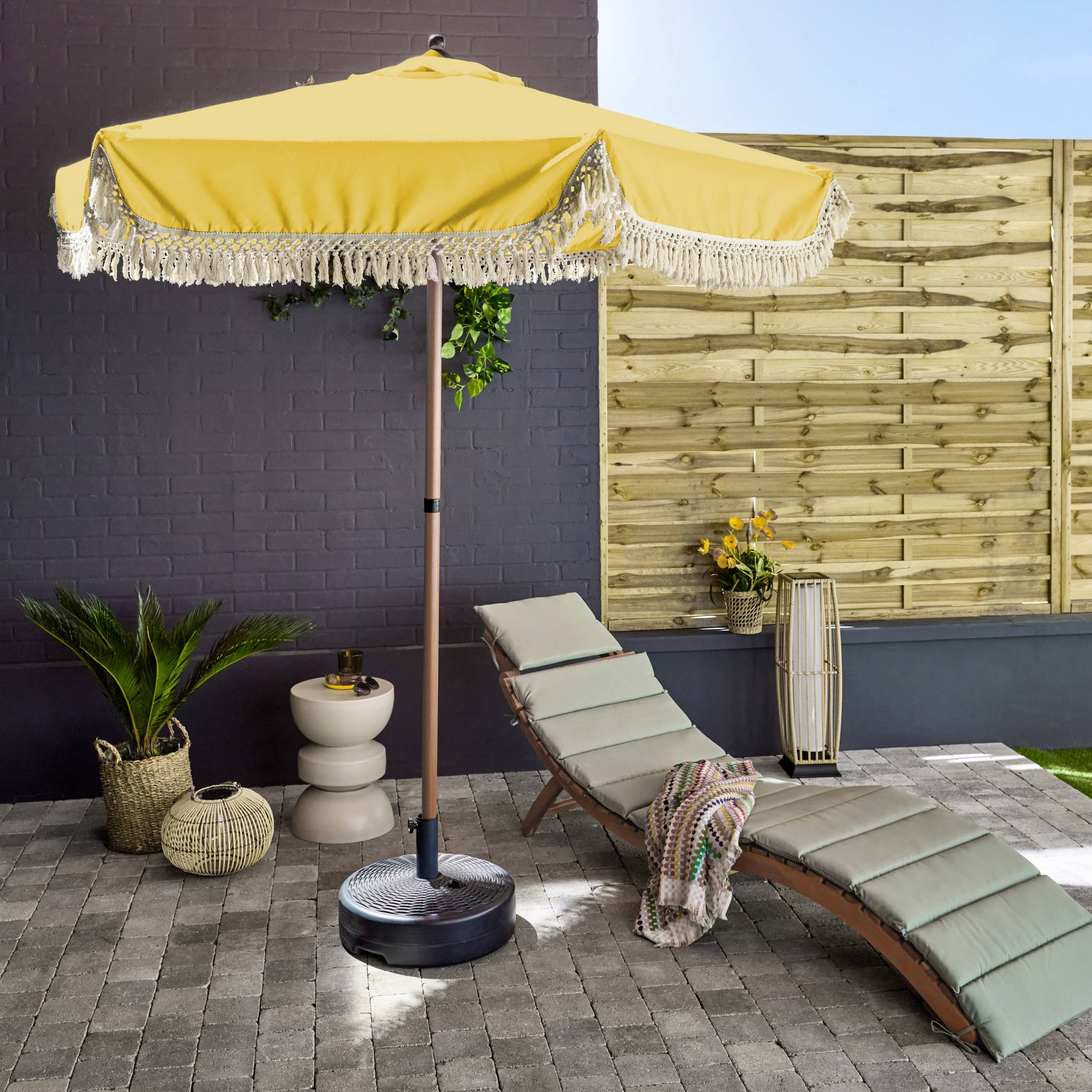 sweeek - Parasol met franjes 2m staal