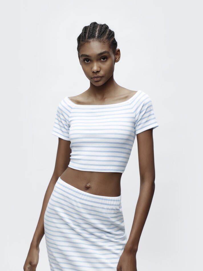 Blusa listrada com ombros à mostra - Branca/turquesa