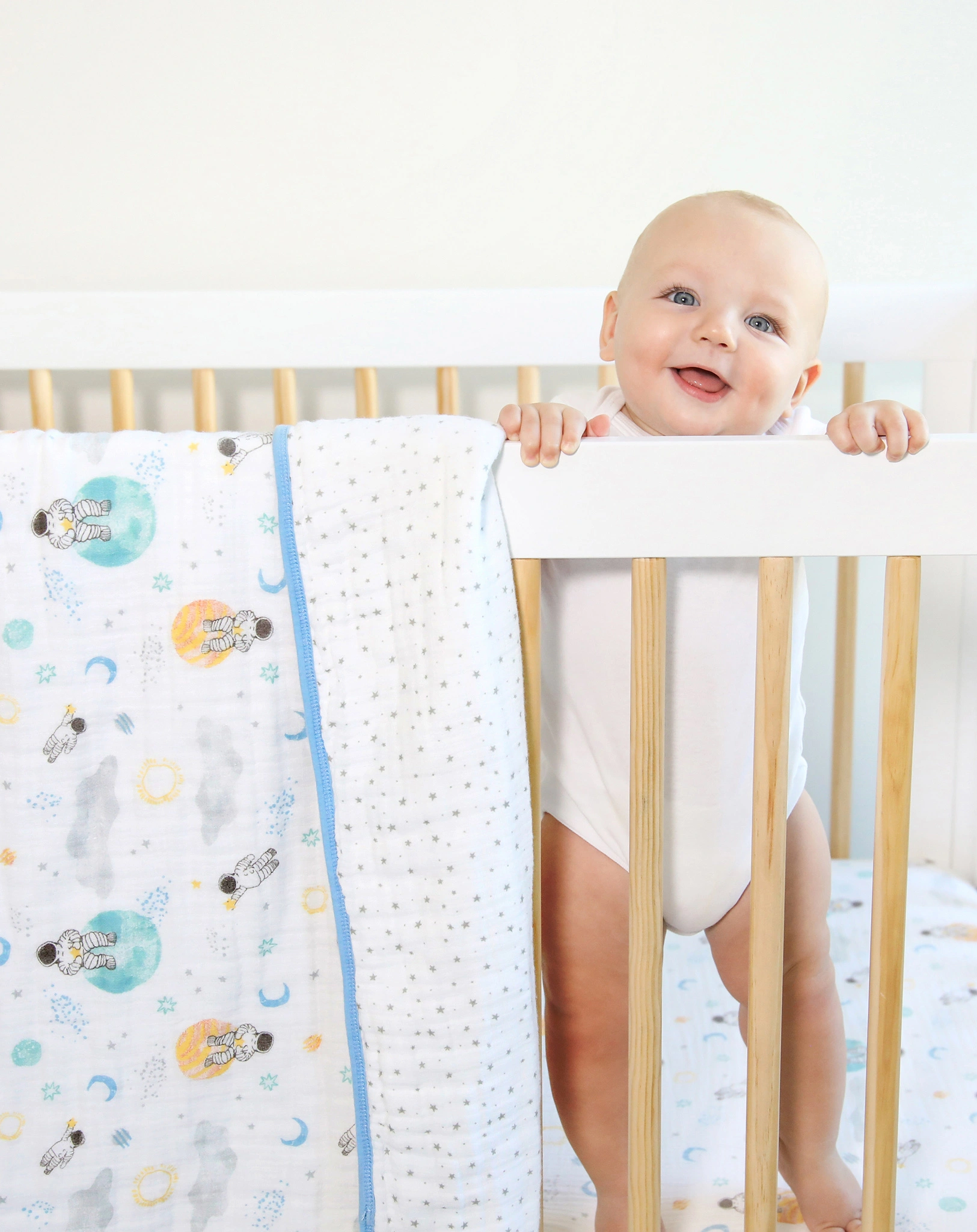 Babydecke ESSENTIALS - SPACE EXPLORERS (112x112) aus Musselin in weiß