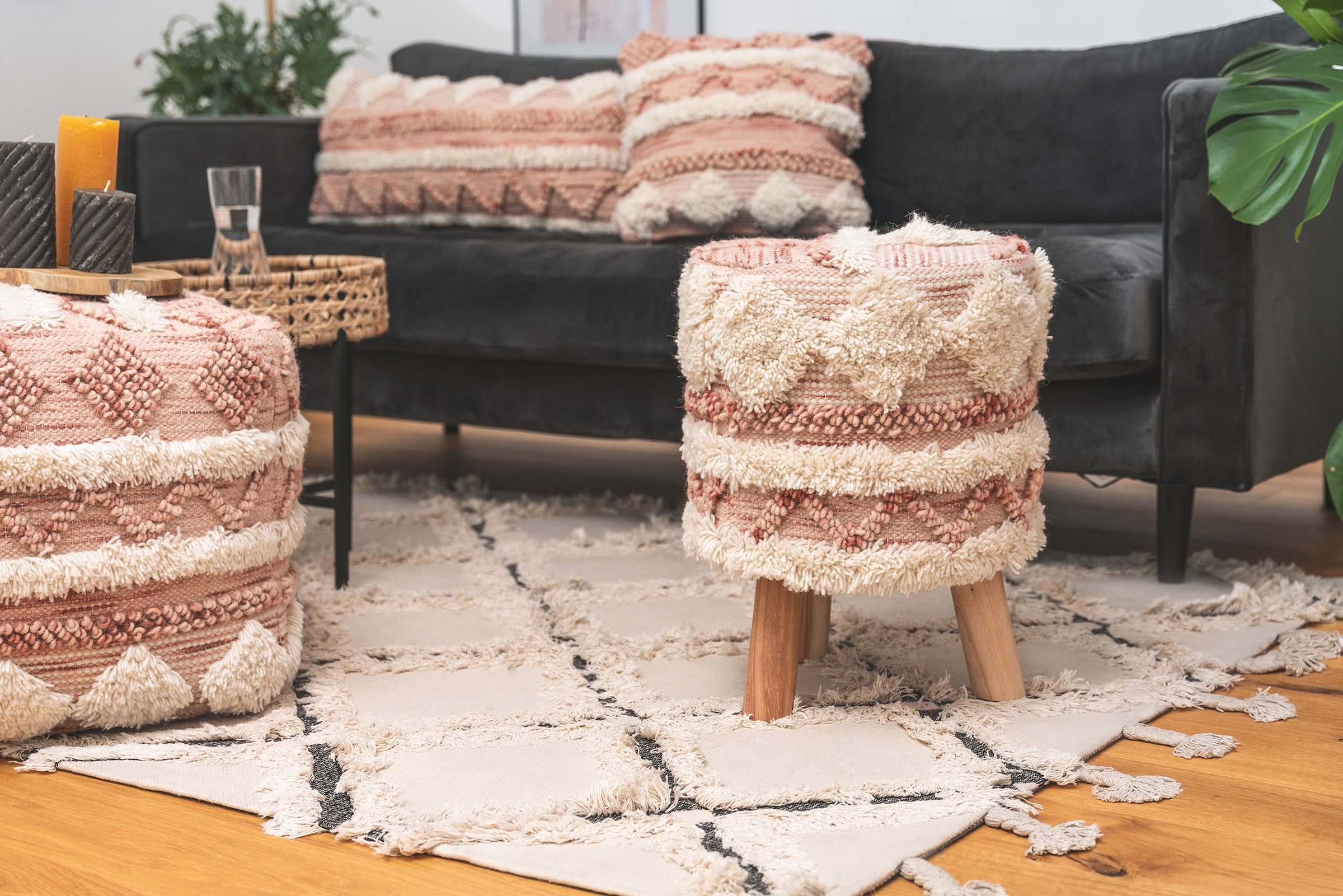 Kayoom Sitzhocker »Hocker Bohist 225, charaktergebende Strukturen mit Fransen und Quasten« 1 Stk. tlg. handgefertigtes Unikat, Boho-Style, gut kombinierbar