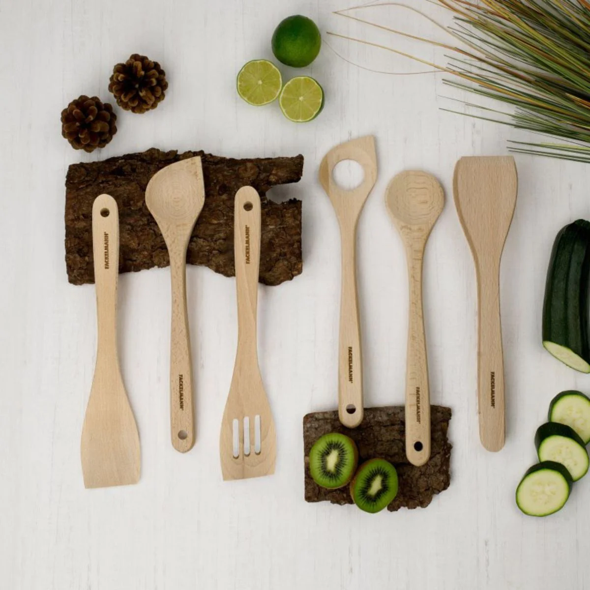 Lot de 3 ustensiles de cuisine en bois dont 2 spatules et une cuillère
