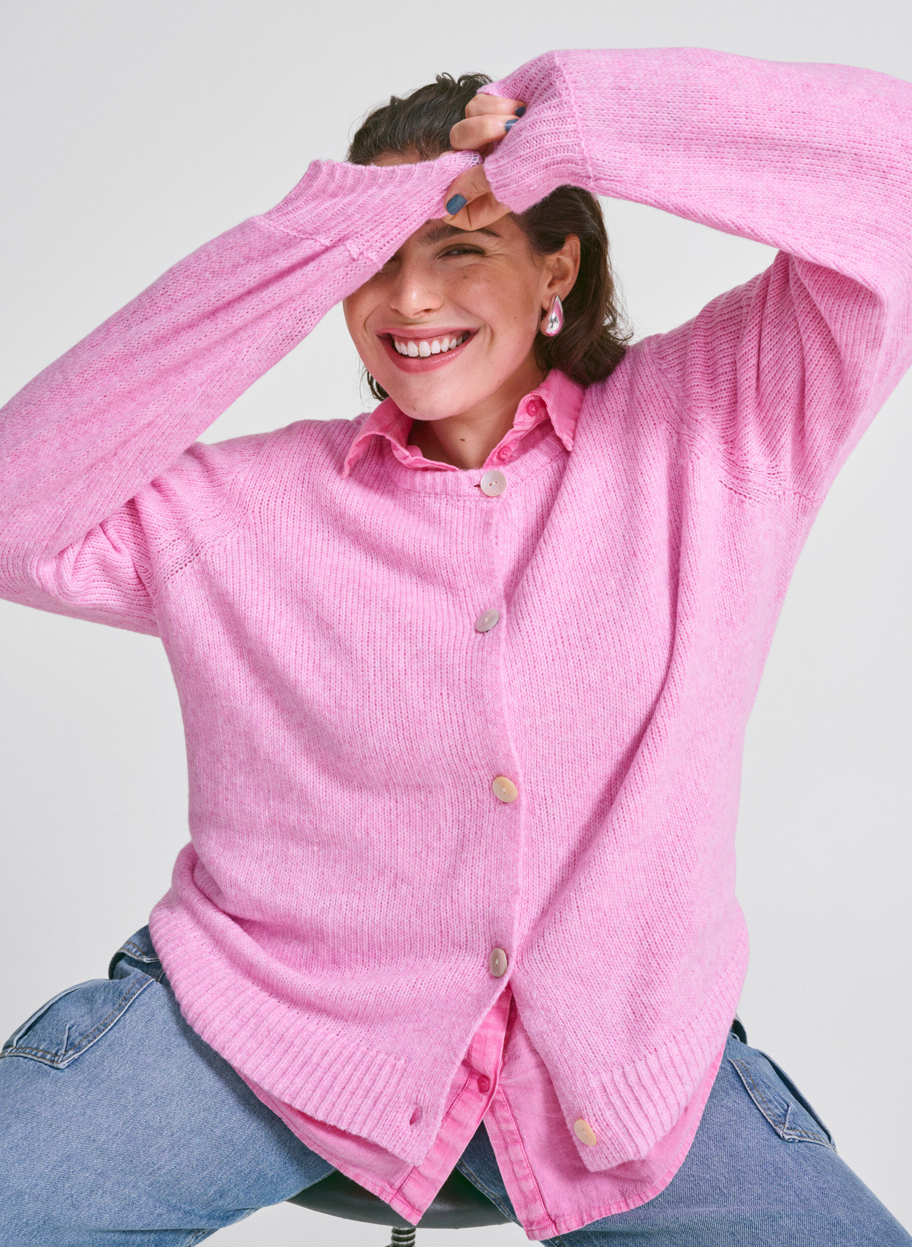 Strikcardigan med uld og knapper