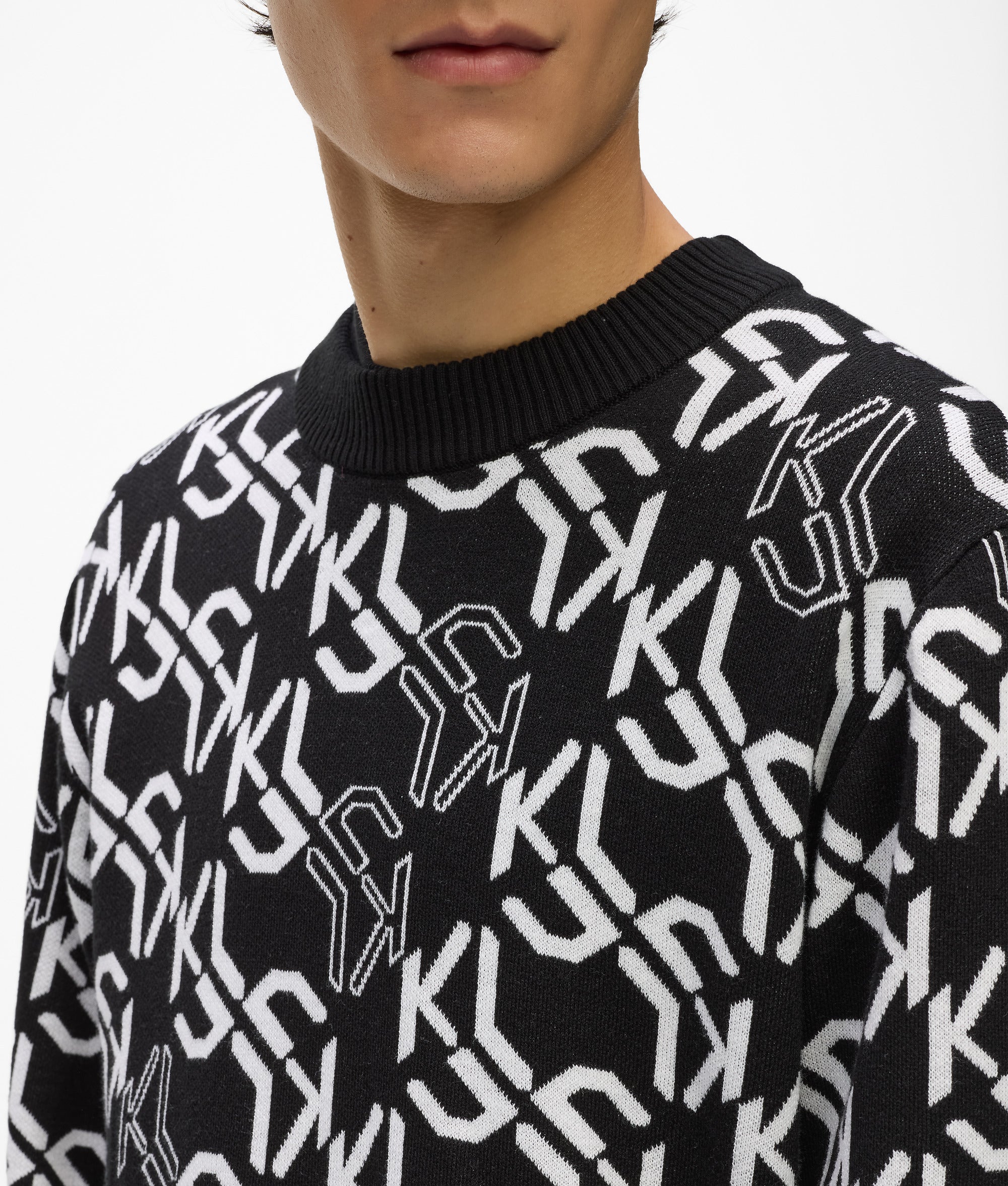 Overal Monogram sweater