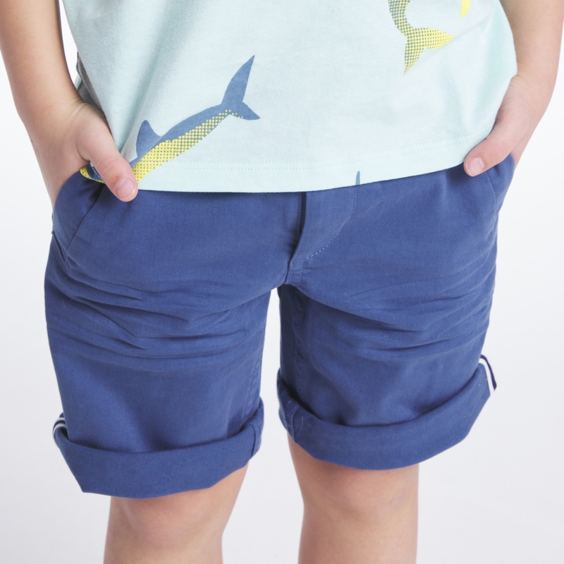 Bermuda slim en toile unie bleu garçon