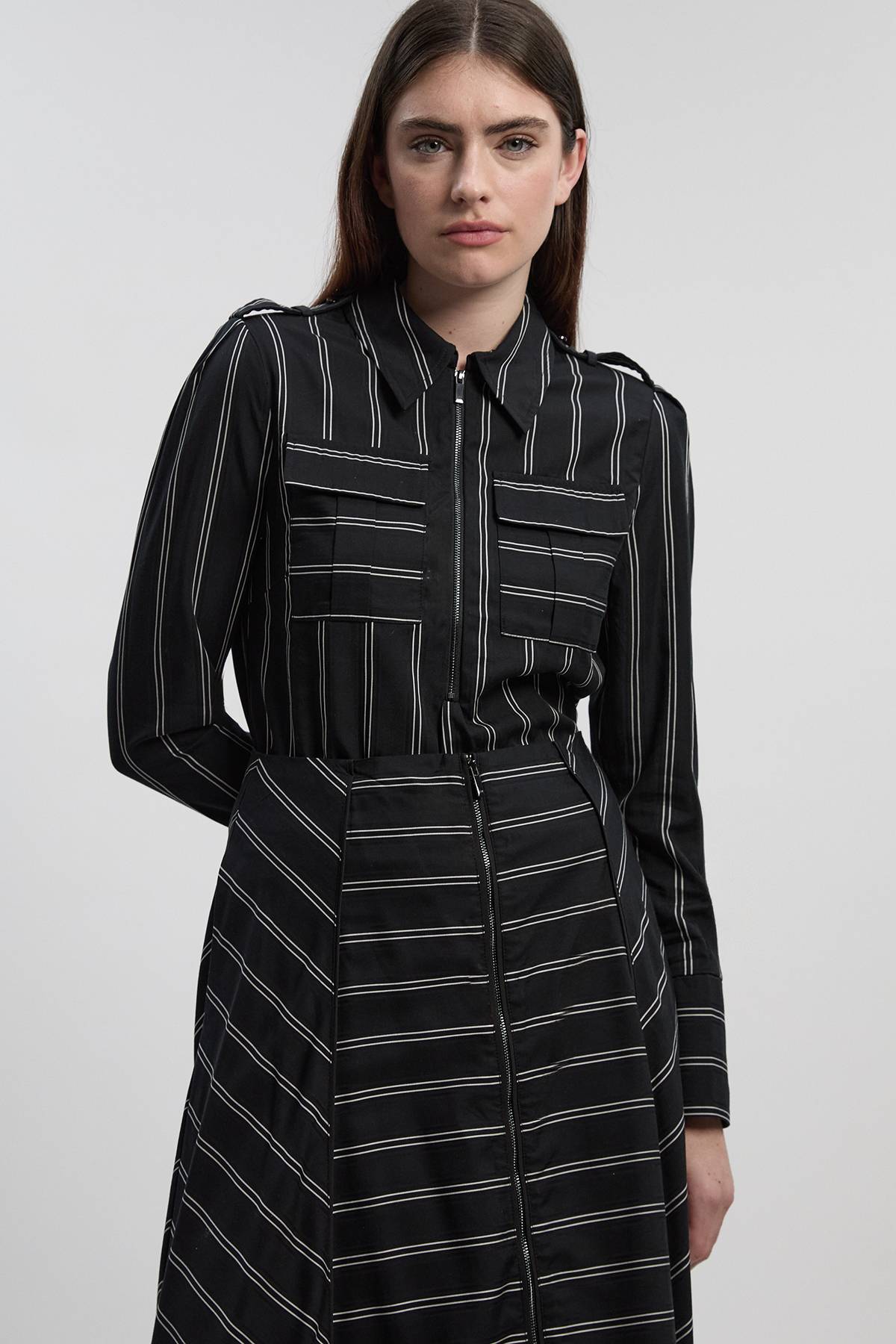 KarenMillen Chemise Utilitaire en Coton Tissé à Rayures Audacieuses