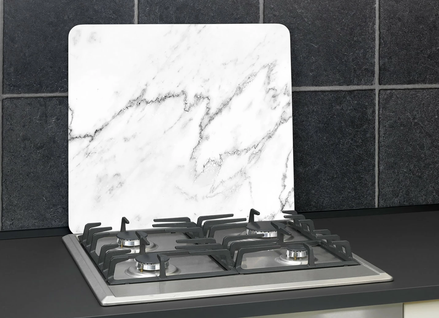 Wandblende aus Glas in Marmor-Optik