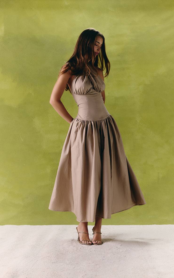 Taupe Robe Patineuse Mi-longue À Encolure Américaine Plongeante