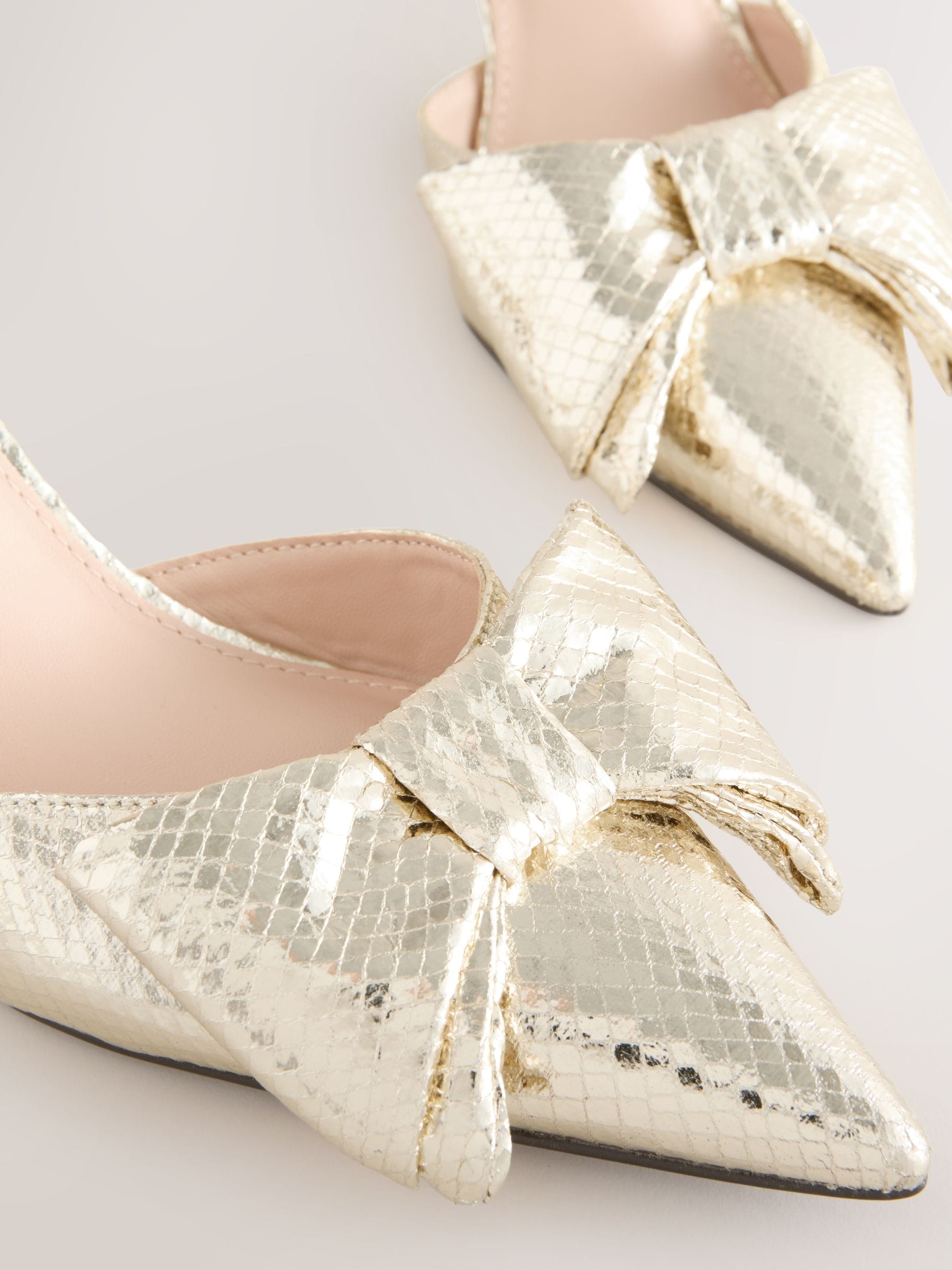 Goud - Forever Comfort® schoenen met strik, hielbandje en spitse neus