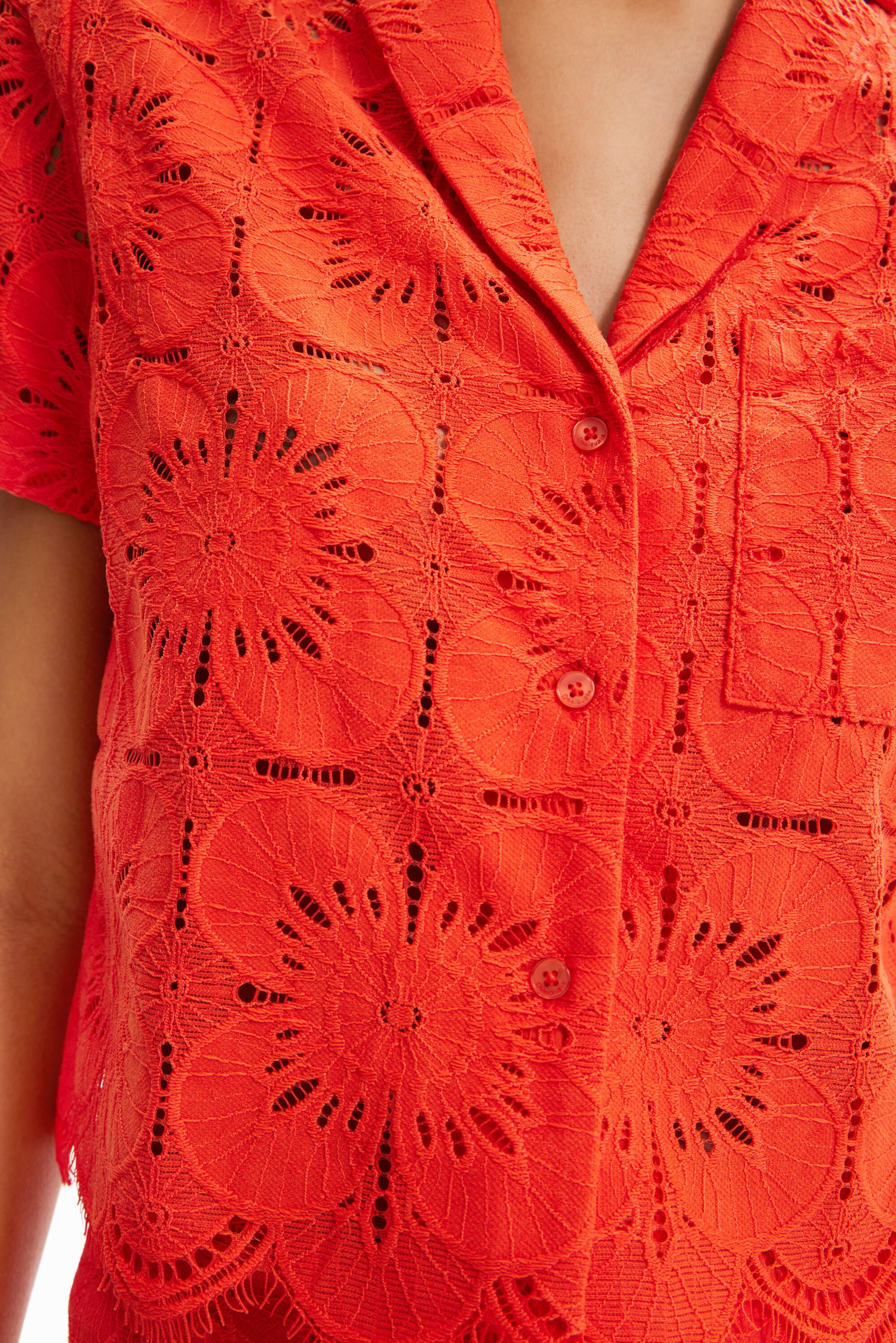 Chemise courte dentelle
