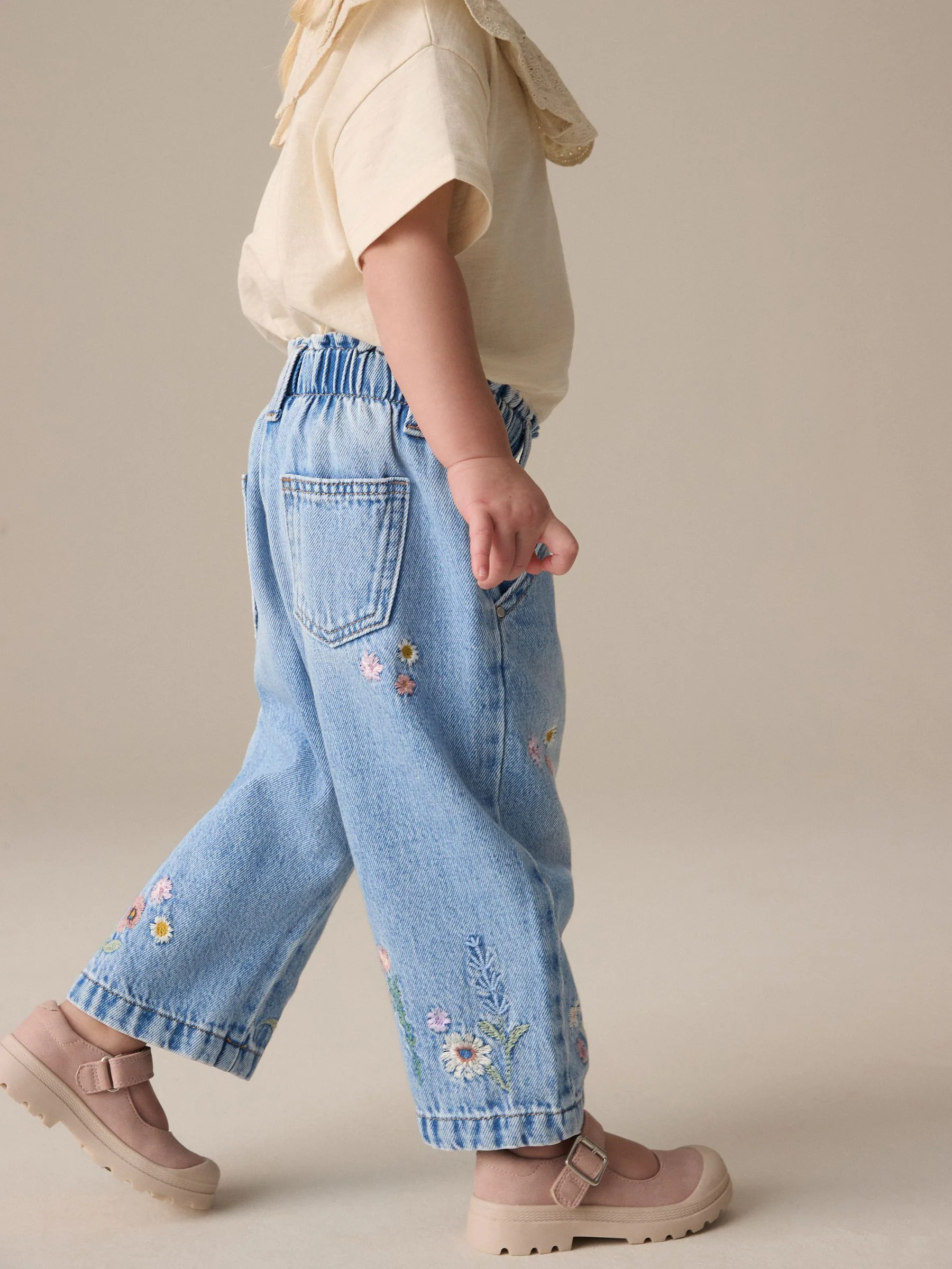 Denim - Jeans met toelopende pijpen en geborduurde bloemenprint (3mnd-7jr)
