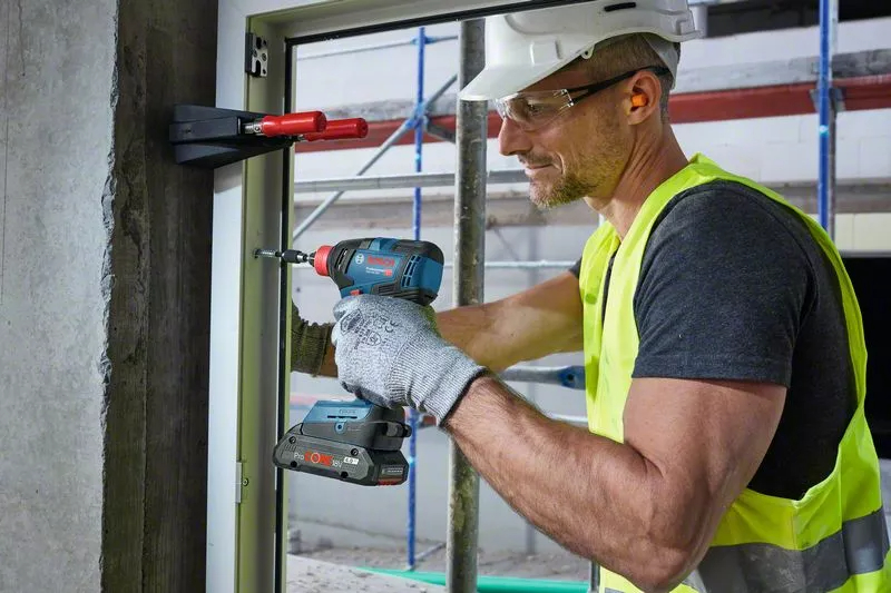 BOSCH COMBI-KIT 3 OUTILS 18V : GSB 18V-45 + GDX 18V-200 + GWS 18V-7 + 2 batteries 5,0 AH + GAL 18V-40 + SAC M (C) PRO
