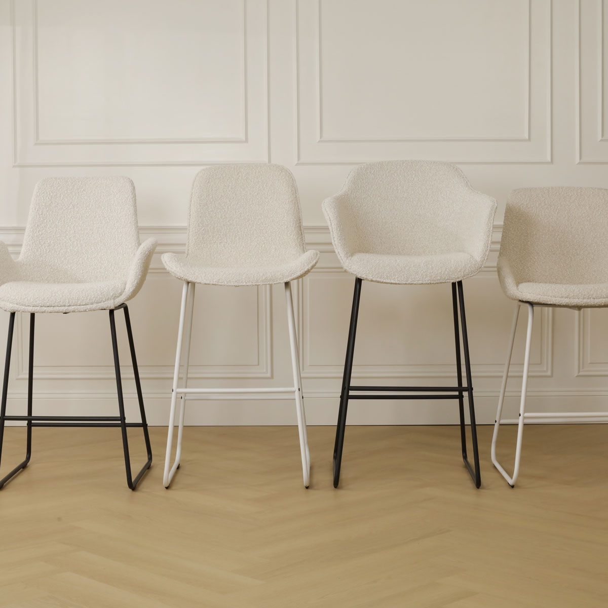 Barkruk Nino-Fé bouclé beige - zwart onderstel -  65 cm