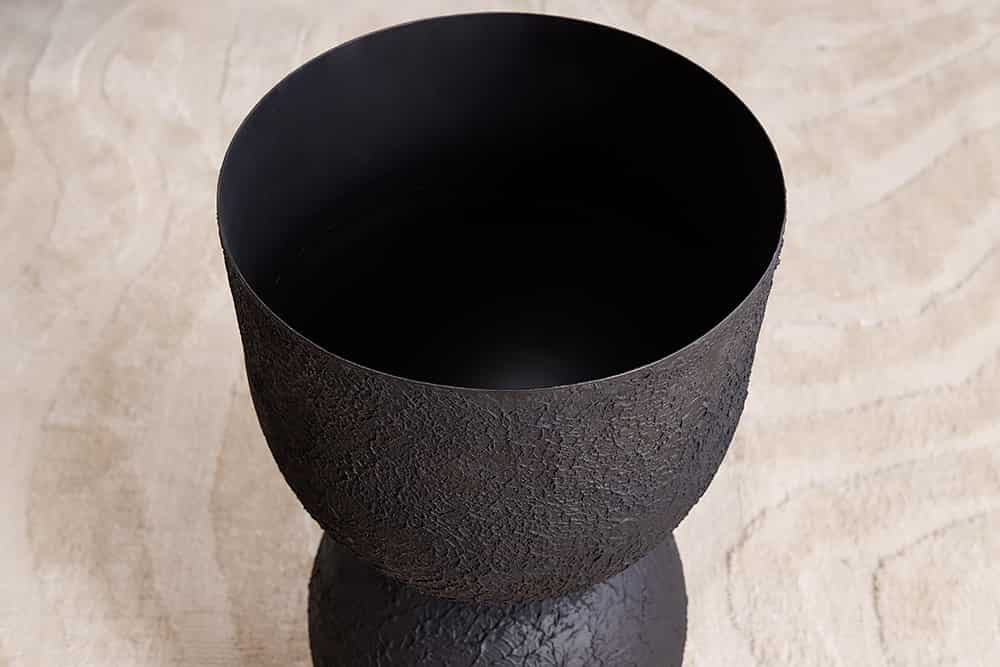 Moderne Vase SANDGLASS L 55cm schwarz Eisen handmade beidseitig nutzbar