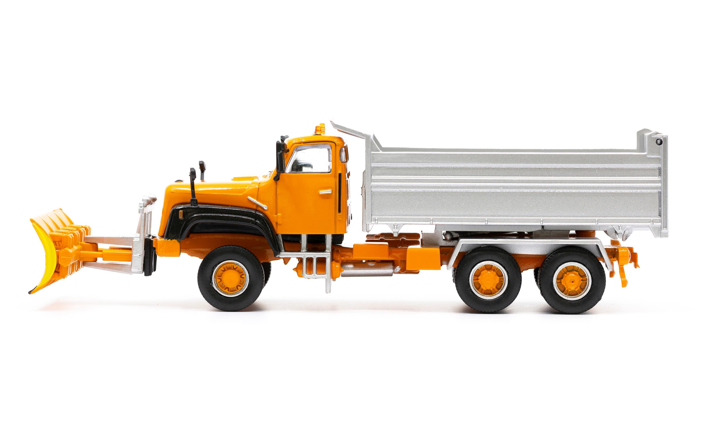 LKW Saurer D330N 6 x 6 Kipper mit Schneeräumer Orange 1:87H0 Lastwagen Modell mit Schneepflug