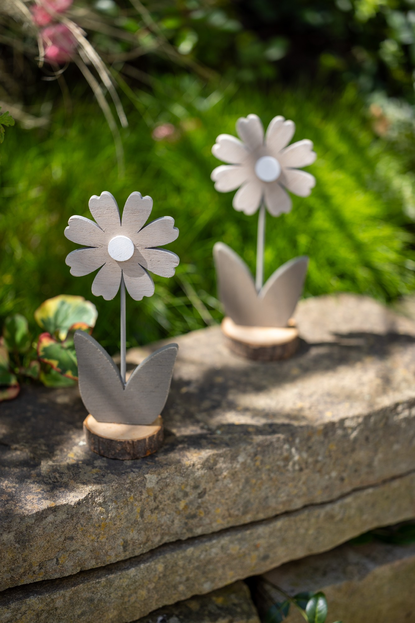 Figur 'Blume' aus Holz, grau, H 17 cm, B 7 cm, T 5 cm von fischer's lagerhaus