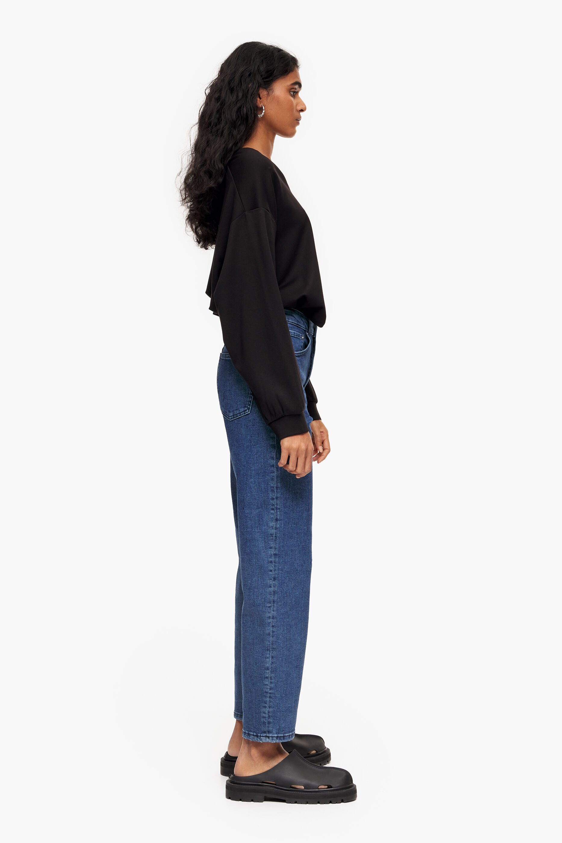 CALÇA RETA CURTA - Jeans azul escuro de perna reta