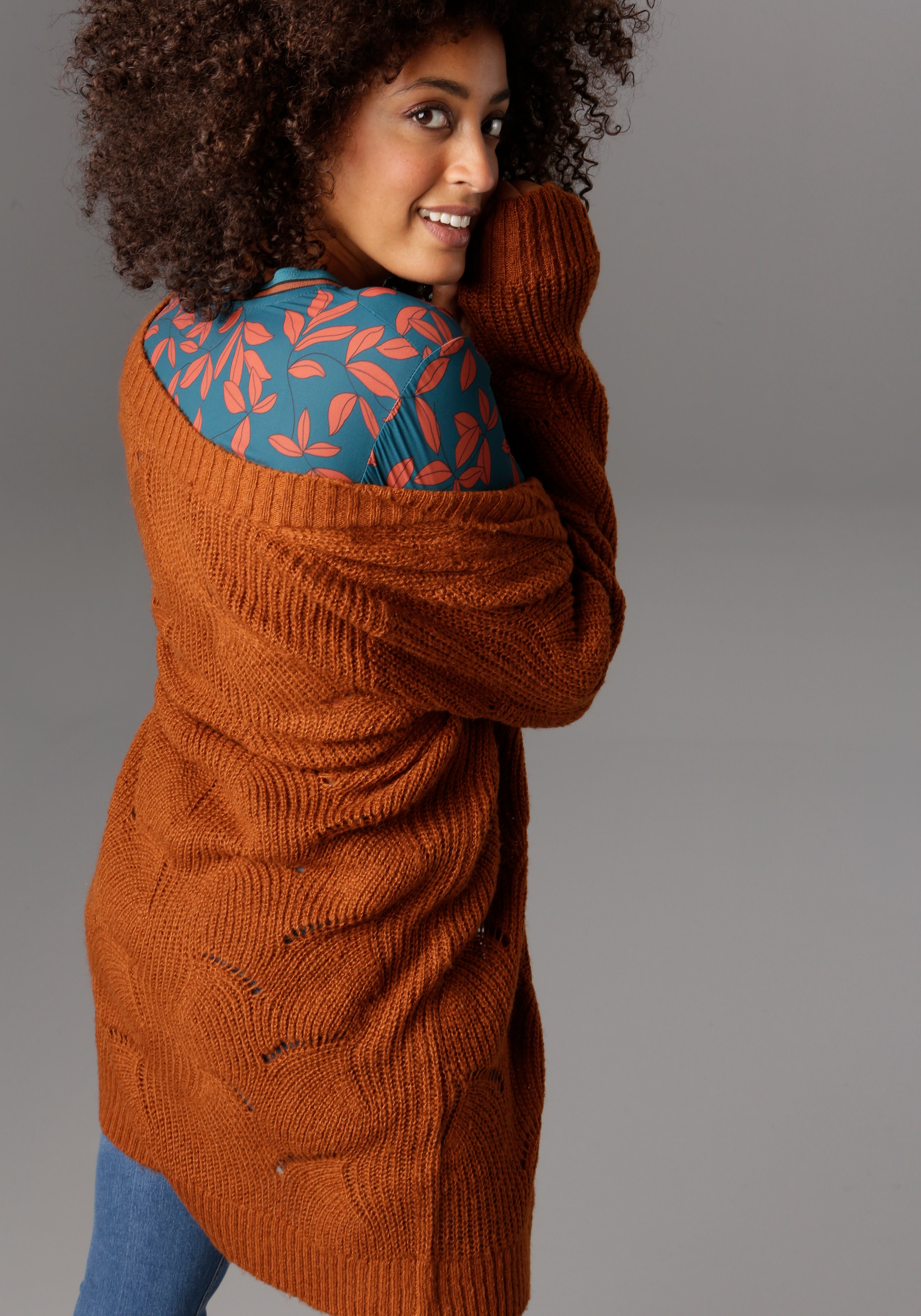 Aniston SELECTED Longstrickjacke , mit Lochstrick-Muster