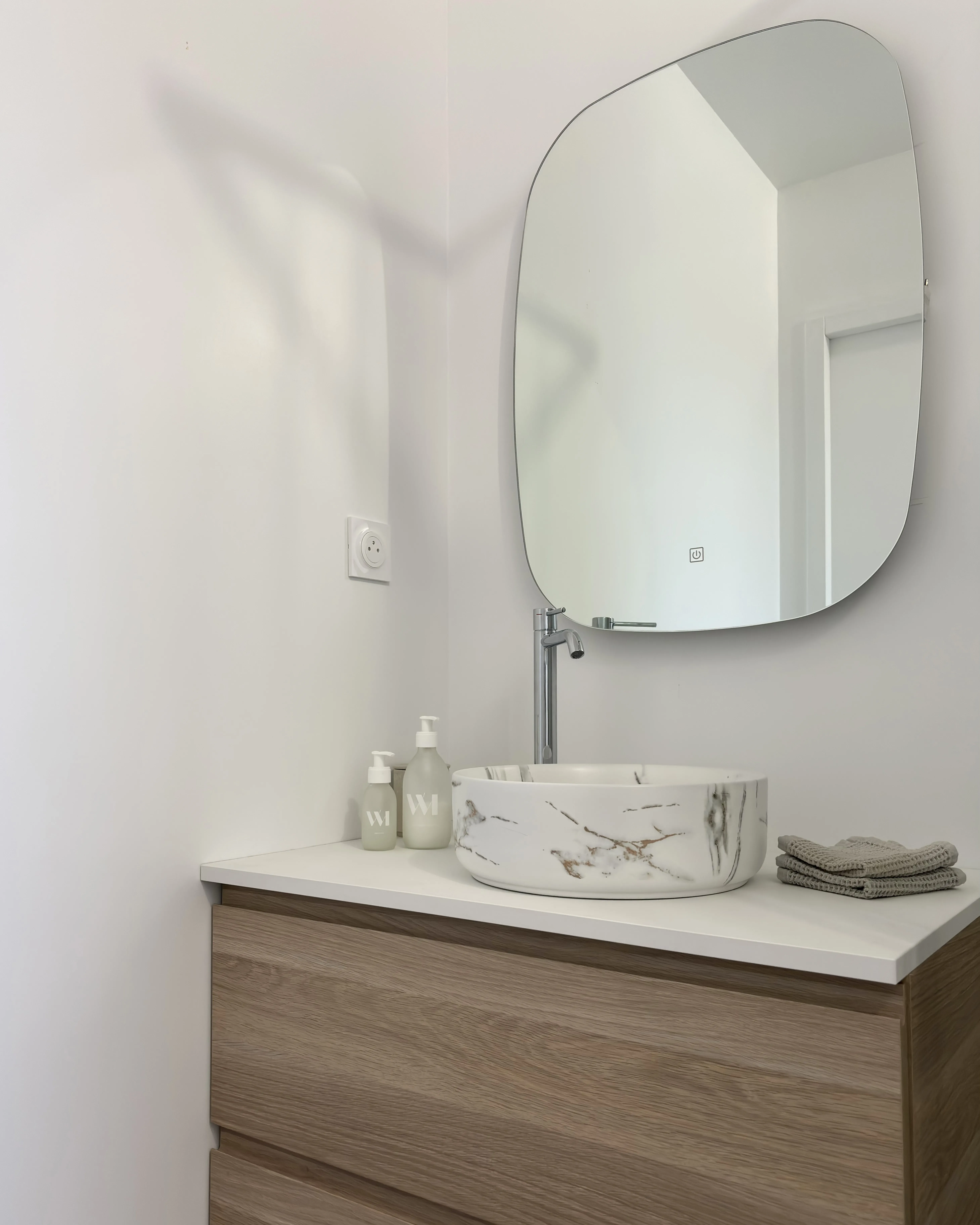 LED badkamerspiegel BERGERAC 58 cm 78 cm Zilver