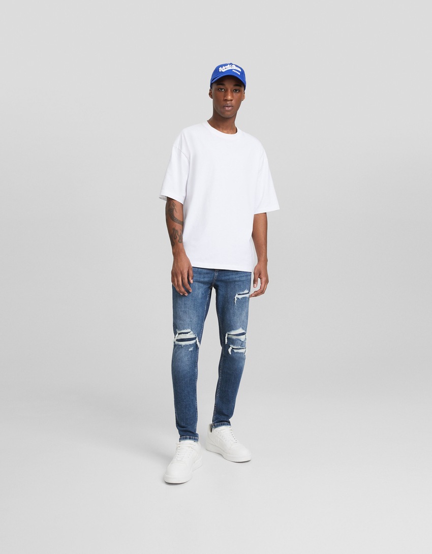 calça jeans cenoura rasgada